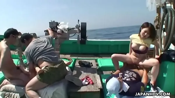 Najboljše Asian sluts getting fucked on a fishing boat močne sponke