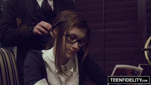 最好的TEENFIDELITY - Cutie Alaina Dawson Creampied on Teacher's Desk功率剪辑器