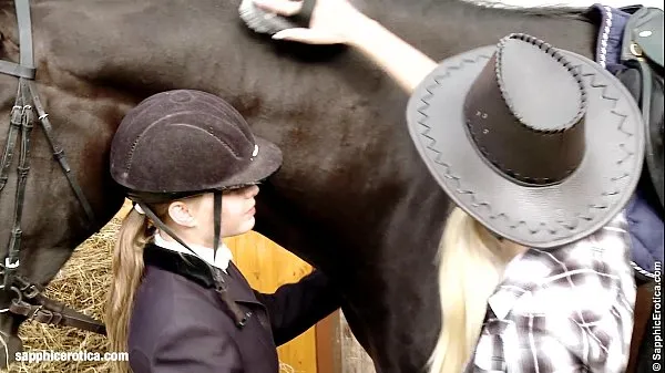 A legjobb Aneta and Mya go down on each other at the horse ranch by Sapphic Erotica tápklipek