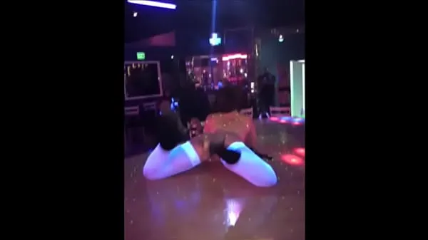 Nejlepší exotic dancer on table napájecí klipy