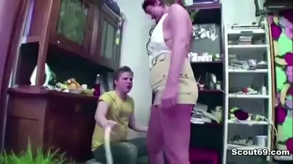 Parhaat Young Boy Seduce Step-Mom to Get First Fuck and Lost Virgin tehopidikkeet