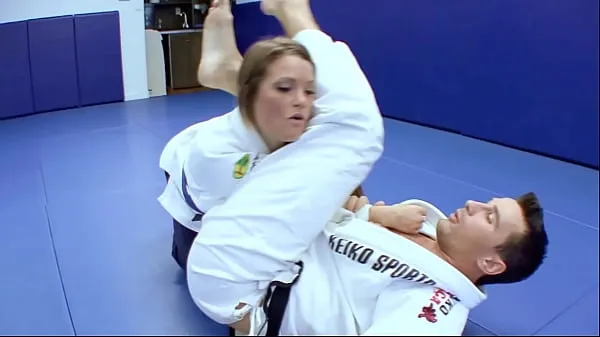 Najboljše Horny Karate students fucks with her trainer after a good karate session močne sponke