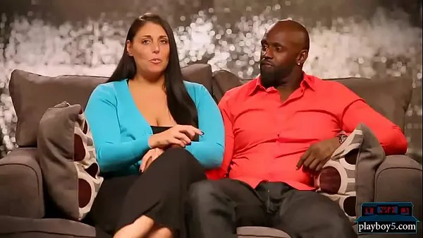 최고의 Interracial amateur couple wants to try a threesome 파워 클립