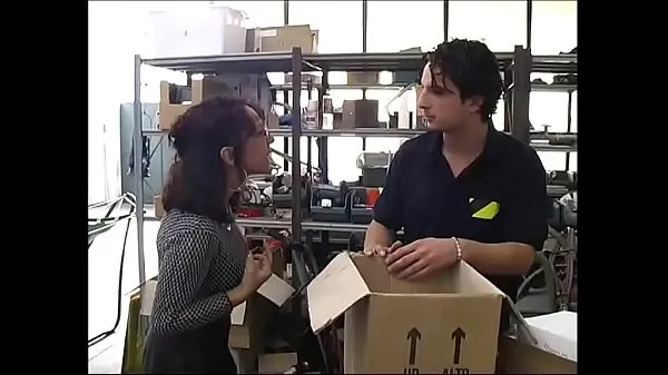Klip daya Sexy secretary in a warehouse by workers terbaik
