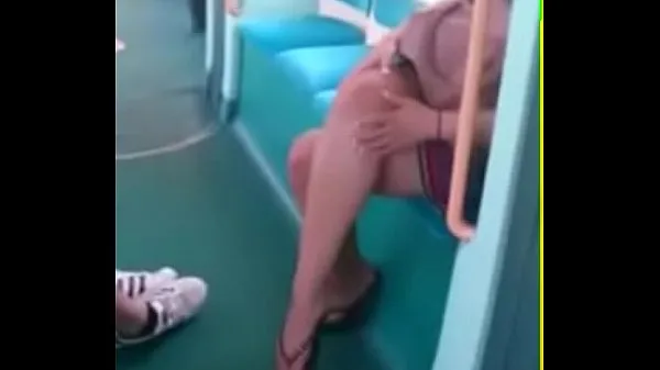 최고의 Candid Feet in Flip Flops Legs Face on Train Free Porn b8 파워 클립