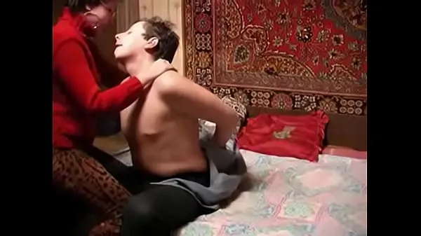 Parhaat Russian mature and boy having some fun alone tehopidikkeet