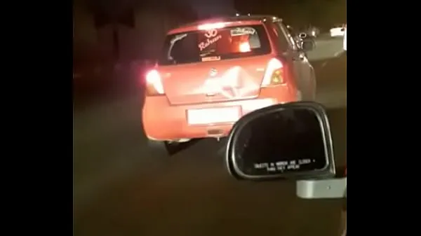 최고의 desi sex in moving car in India 파워 클립