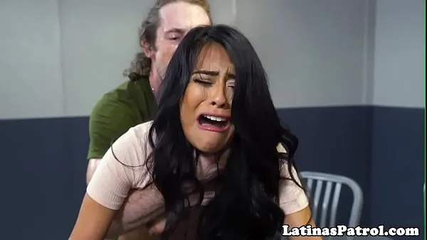 Najlepsze klipy zasilające Latina immigrant sucks the US border patrol