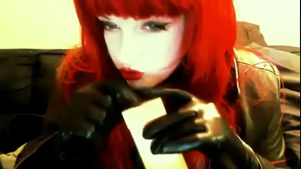 Le migliori clip di potenza goth redhead smoking