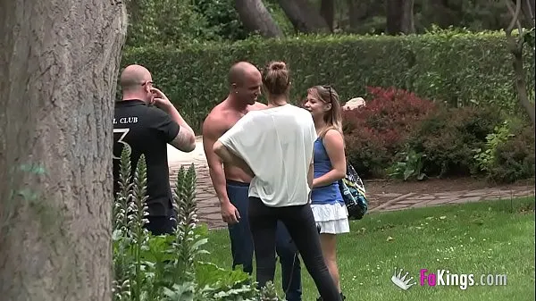 Klip kuasa Being famous is great: Antonio finds and fucks a blonde MILF right in the park terbaik