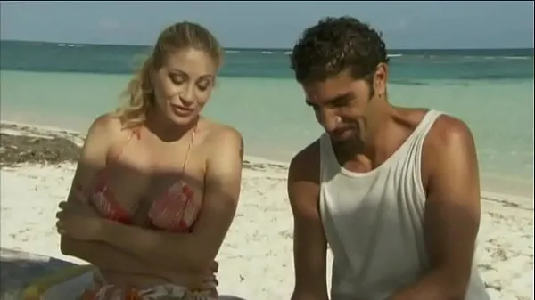 A legjobb Italian pornstar Vittoria Risi screwed by two sailors on the beach tápklipek