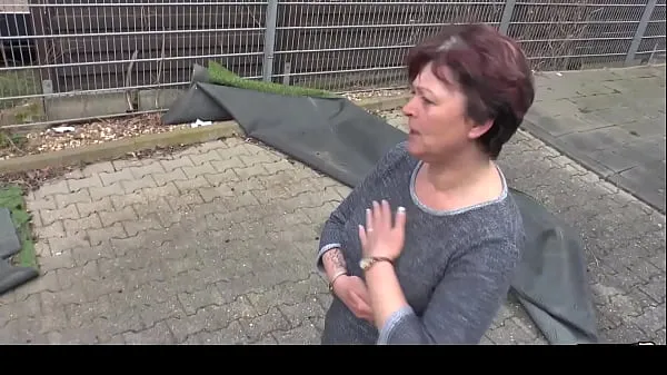 Najlepsze klipy zasilające HAUSFRAU FICKEN - German Housewife gets full load on jiggly melons