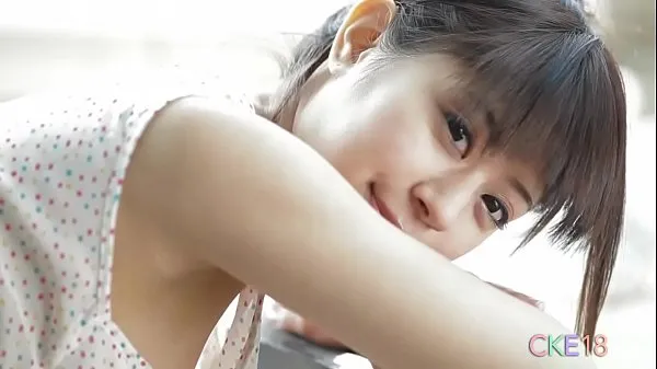 Klip kuasa Sweet Japanese teen cameltoe touching and teasing outdoors terbaik