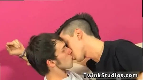Nejlepší Emo gay twink gets gang fucked Colby London has a salami fetish and napájecí klipy