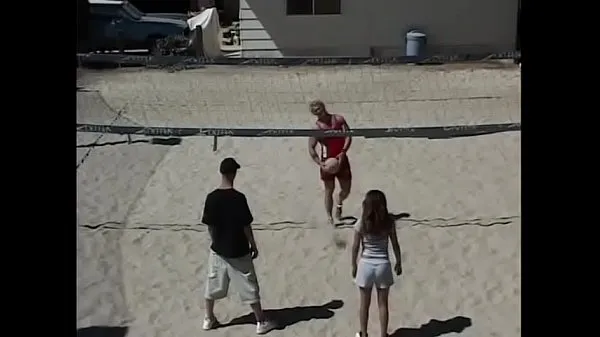 Meilleurs clips de puissance Joueurs de volley-ball amateurs s'amusant après le match avec les méchants étudiants Kalani et Velvet Rose sous le soleil 