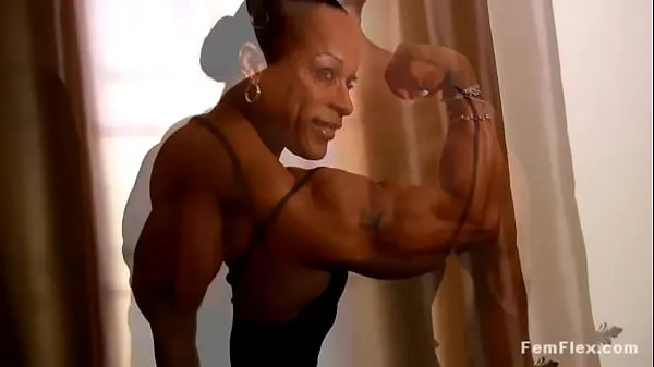 Τα καλύτερα κλιπ τροφοδοσίας biceps femdom