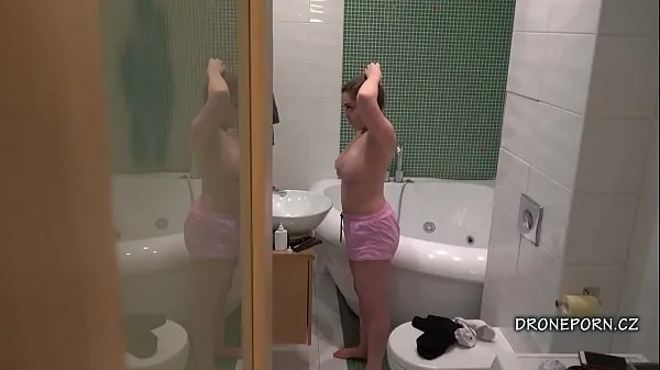 Klip kuasa Bella in the bathroom - Hidden cam terbaik