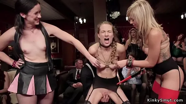 A legjobb Blonde slut anal tormented at orgy party tápklipek