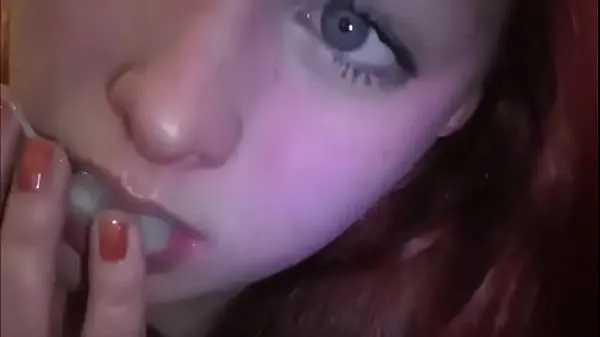 أفضل مقاطع الطاقة Married redhead playing with cum in her mouth