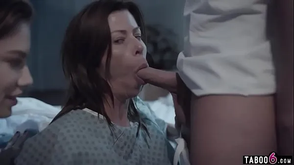 Le migliori clip di potenza Huge boobs troubled MILF in a 3some with hospital staff