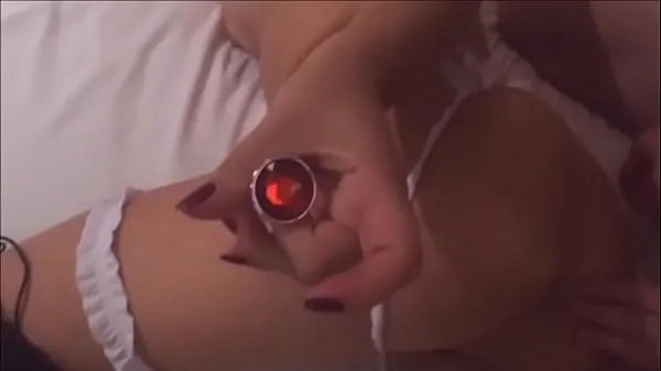 Klip daya My young wife asked for a plug in her ass not to feel too much pain while her black friend fucks her - real amateur - complete in red terbaik