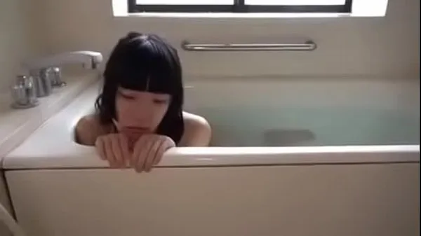 Beste Beautiful teen girls take a bath and take a selfie in the bathroom | Full HD strømklipp