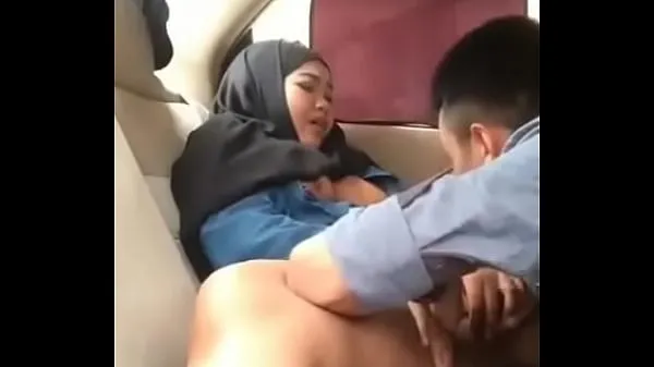 Beste Hijab girl in car with boyfriend strømklipp
