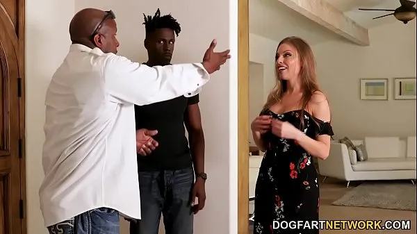 Klip daya Married Britney Amber Offers Anal Sex And DP For New Black Neighbor terbaik