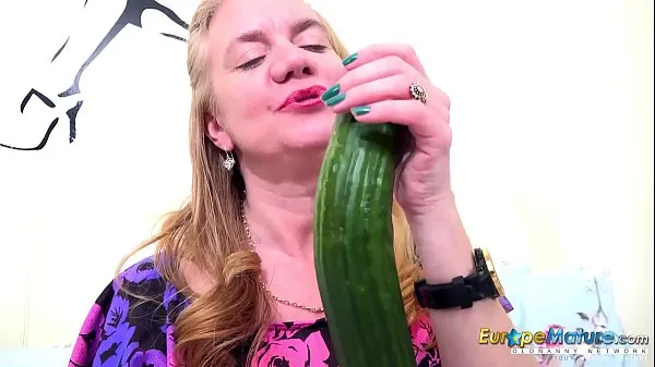 Nejlepší EuropeMaturE One Mature Her Cucumber and Her Toy napájecí klipy