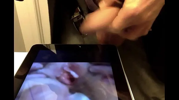 Clip sức mạnh I pull out my cock and as I watch him cum on her pussy i also starts shooting my cum everywhere, as you can see I was quite horny and it did not take long for me to cum watching this tốt nhất