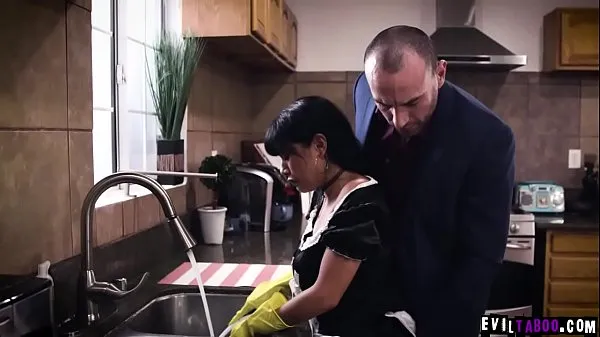 Nejlepší Latina maid Aryana Amatist submits to sadistic employer napájecí klipy
