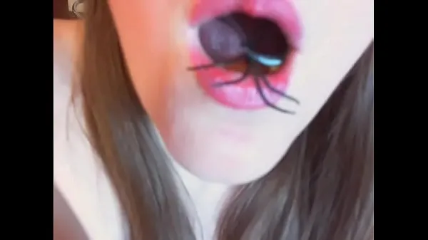 أفضل مقاطع الطاقة A really strange and super fetish video spiders inside my pussy and mouth
