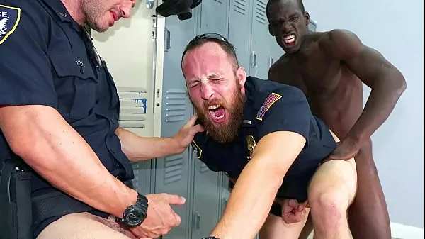 Najlepsze klipy zasilające Two horny cops fucked by a black thug