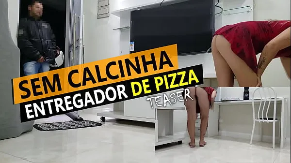 Beste Cristina Almeida receiving pizza delivery in mini skirt and without panties in quarantine strømklipp