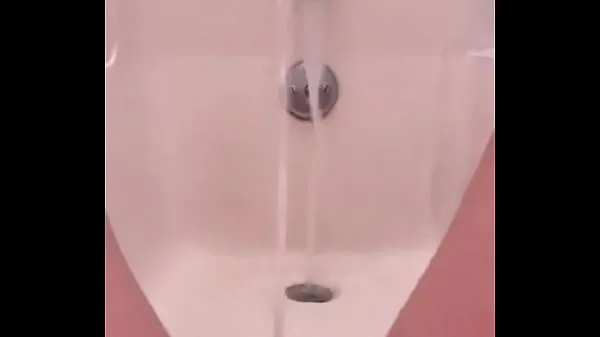 최고의 18 yo pissing fountain in the bath 파워 클립