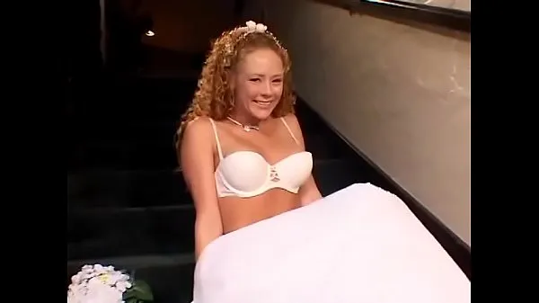Najlepšia Salacious redhaired bride Audrey Hollander told her new wed that her devout wish was to get kicked with the left foot napájacích klipov