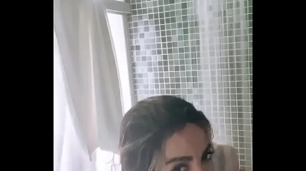Beste Anitta leaks breasts while taking a shower strømklipp