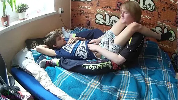 Najlepsze klipy zasilające Two young friends doing gay acts that turned into a cumshot