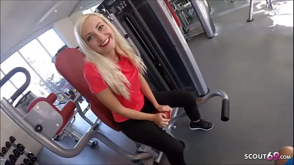 En iyi Skinny German Fitness Girl Pickup and Fuck Stranger in Gym güç Klipleri