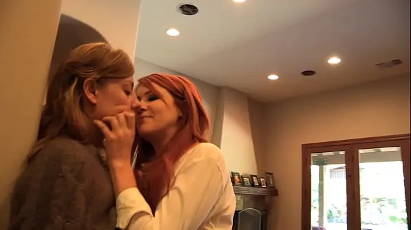 Bedste redhead MILF lesbian powerclips