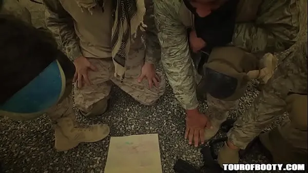 En iyi TOUR OF BOOTY - Local Arab Working Girl Lets American Soldier Tap Dat Azz güç Klipleri