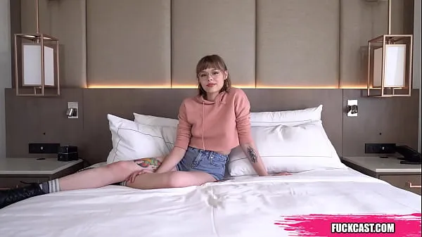 Clip sức mạnh She was a gamer chick too and boy can she handle the stick slamming her mouth into my dick for a throat job and sucking my nuts dry after an intense slurping fuck tốt nhất