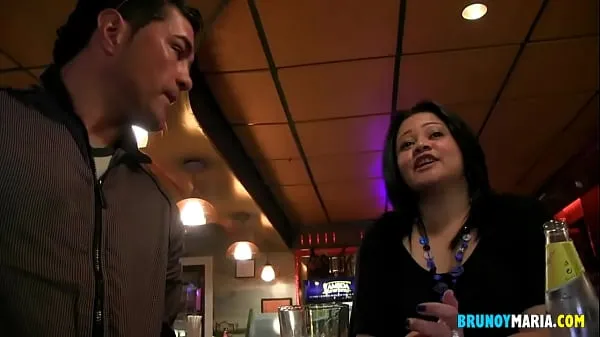 Klip daya A BRUNOYMARIA Stripper ends up fucking the bar waitress terbaik