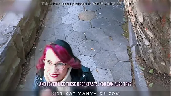 Meilleurs clips de puissance KISSCAT Love Breakfast with Sausage - Étudiant russe ramassé par un agent public pour des relations sexuelles en plein air 