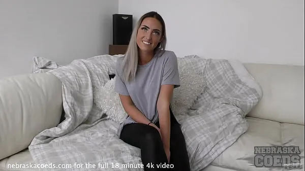 Nejlepší hot dirty blonde does her first time ever video on white casting couch napájecí klipy