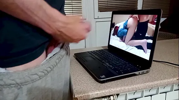 Τα καλύτερα κλιπ τροφοδοσίας Wife sent her husband a video of how she fucks with a friend