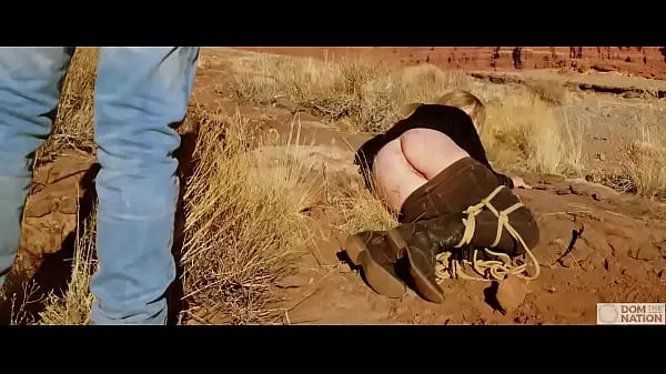 Nejlepší Big-ass blonde gets her asshole whipped, then gets rough anal sex in dirt and piss -- a real BDSM session outdoors in the Western USA with Rebel Rhyder napájecí klipy