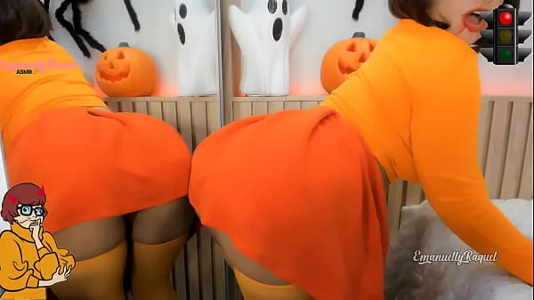 Beste Zoombie Velma Dinckley Scooby Doo cosplay for halloween red light green light game, sucking hard on her dildo and teasing with her butt plug, do you want to play strømklipp