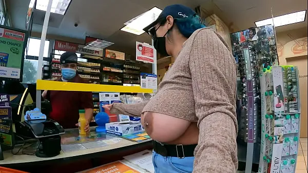 Najlepšia Woman pumps gas and pays cashier with her big tits out napájacích klipov