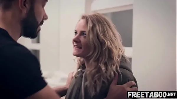 Лучшие Бездомная девушка Лизи Свит трахает женатого мужчину, чтобы поблагодарить его за доброту - фильм целиком на мощные клипсы